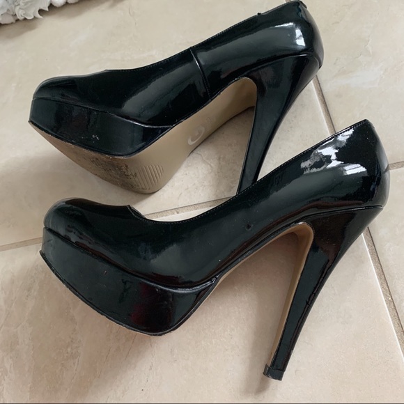 Black 5” Stiletto Guess Heels - Picture 2 of 4